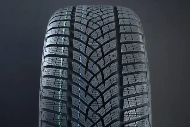 Köp online Goodyear UltraGrip Performance + (265/40 R21 105H)